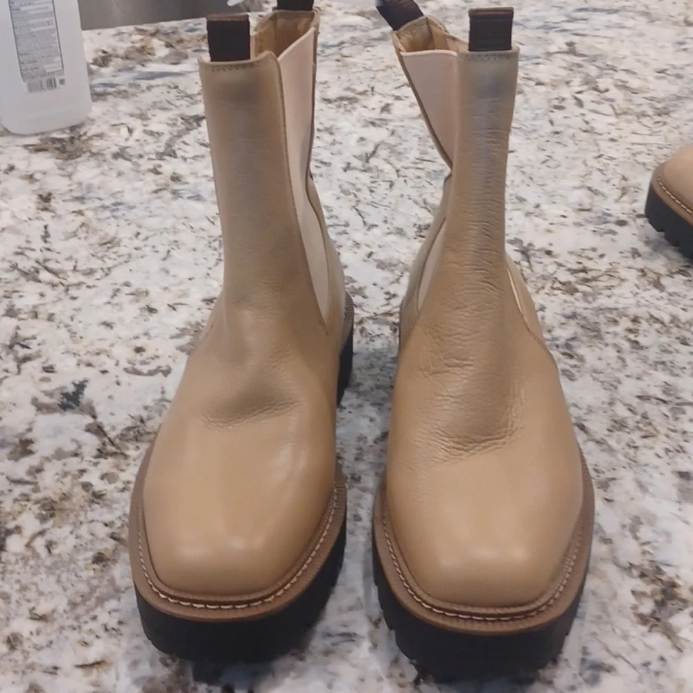 Sam Edelman Tan Chelsea Waterproof Lug Sole Boots Sz 9.5
